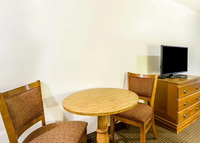 Hotel Econo & - Peoria Area 4*