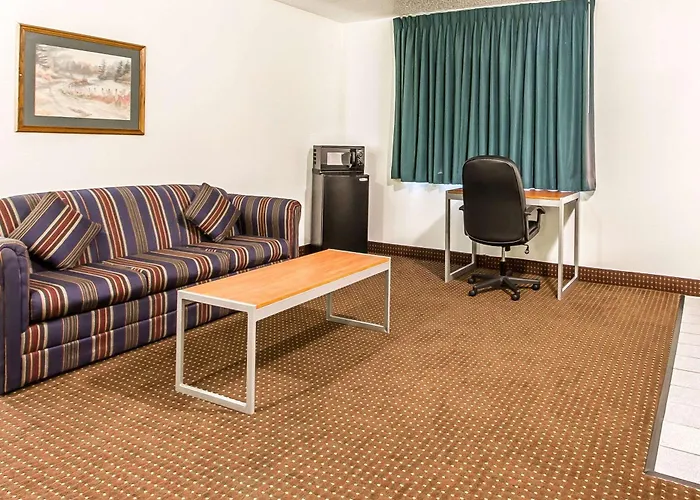 Hotel Econo & - Peoria Area Pekin
