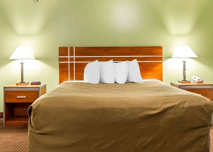 Econo & - Peoria Area Hotel 4*