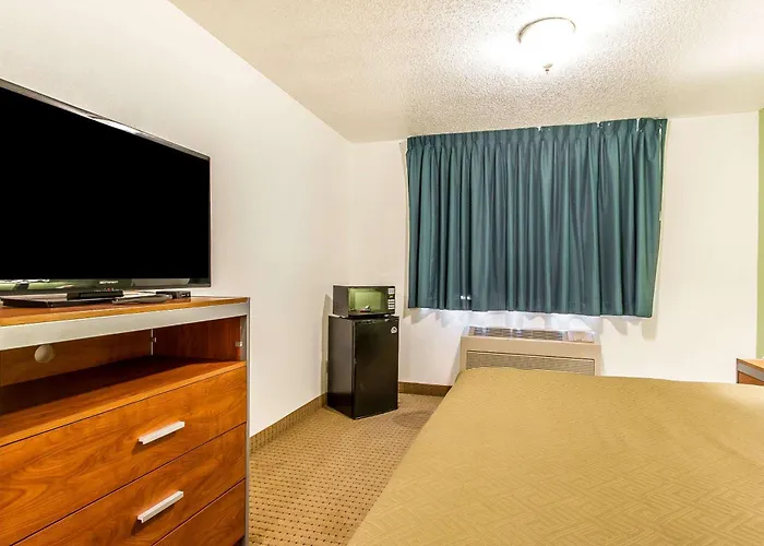 Econo & - Peoria Area Hotel 4*