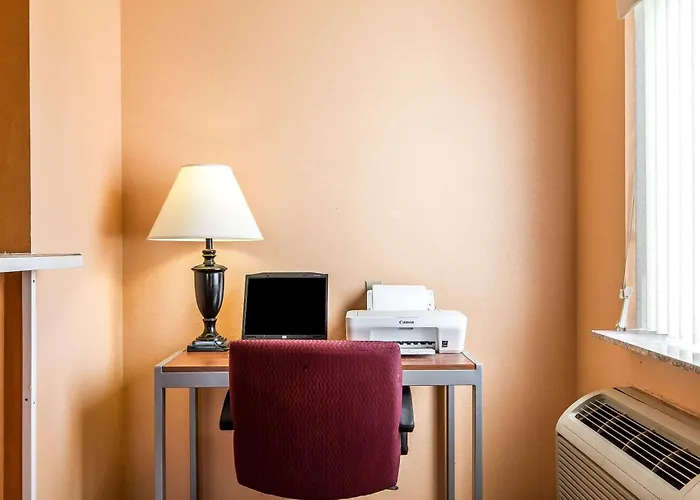 Econo & - Peoria Area Hotel Pekin