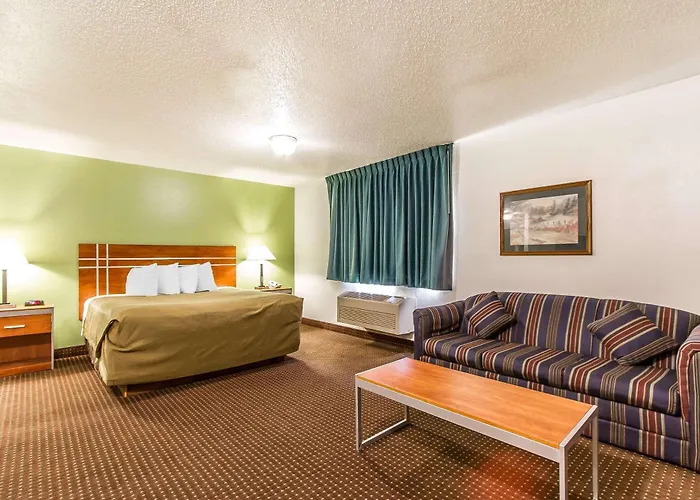 Econo & - Peoria Area Hotel Pekin